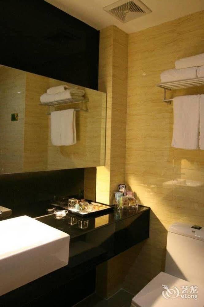Bella Ingenious Hotel 둥잉 외부 사진